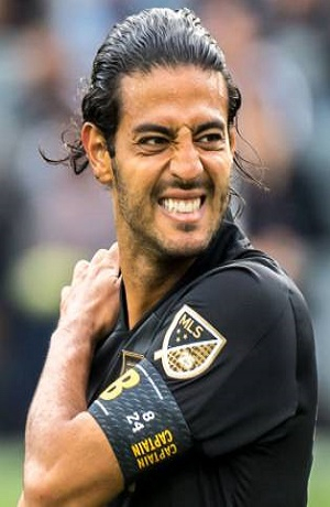Carlos Vela está lesionado y no jugará un mes