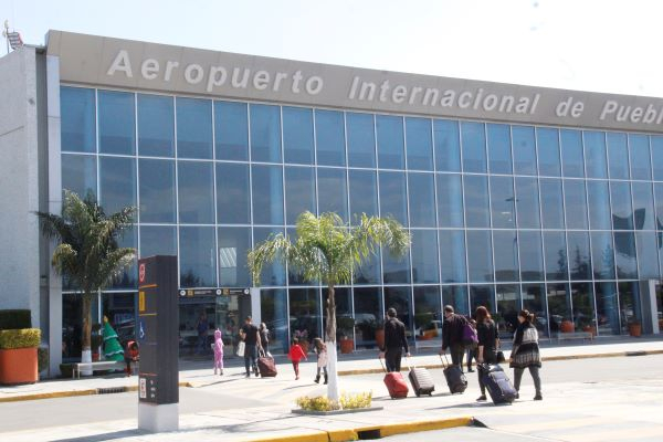 Por caída de ceniza cerró 2 horas aeropuerto de Huejotzingo
