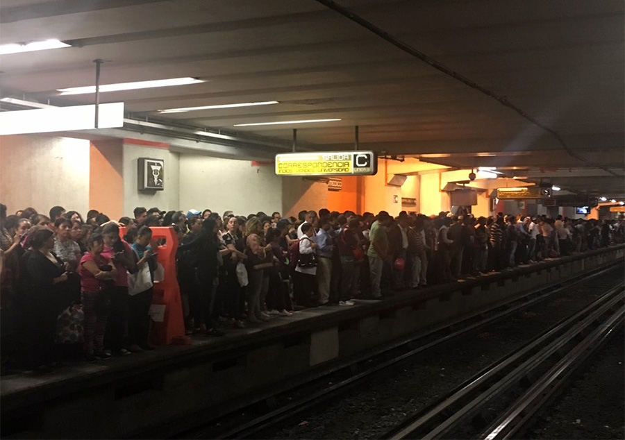 Varados 25 mil usuarios del Metro por fallas en Línea 9
