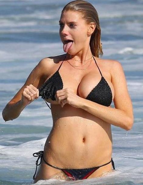 FOTOS: Charlotte McKinney, traje de baño casi la desnuda en Miami