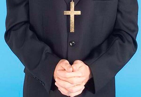 Pueblo de Hidalgo defiende a sacerdote acusado de violación