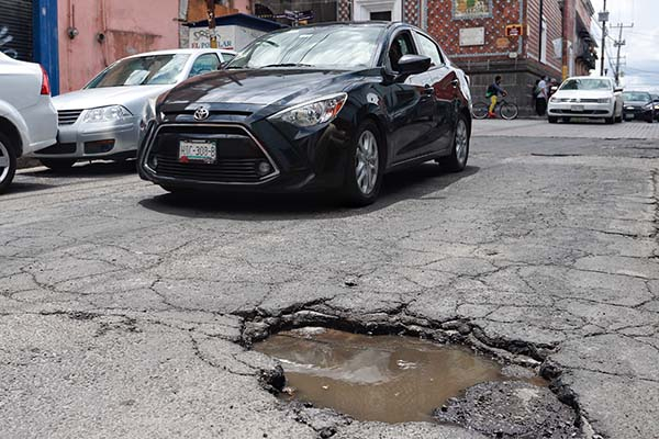 Dañadas por baches el 60 por ciento de las vialidades en Puebla