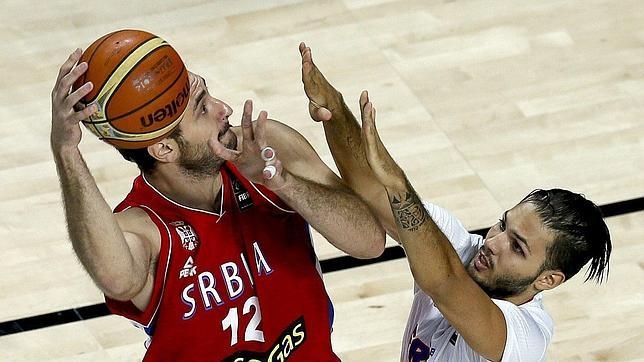 Serbia derrotó a Francia 85-90 y avanza a la final del Mundial de Baloncesto