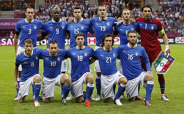 Italia y Costa Rica definirán al líder del Grupo D del Mundial