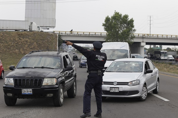 Se arrojó de un puente para matarse pero cayó sobre un camión en La Resurrección