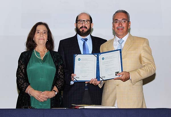 Licenciatura en Farmacia de la BUAP recibe reacreditación del COMAEF