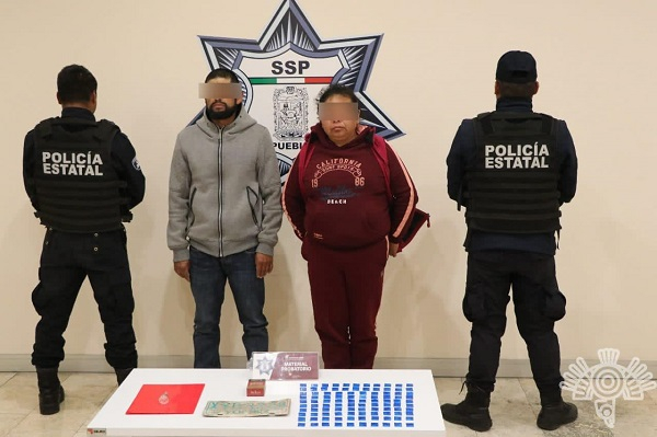 Cómplices de “El Moco” son detenidos en Chignahuapan con 102 dosis de droga