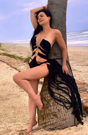 Maribel Guardia luce sexy bikini en Acapulco