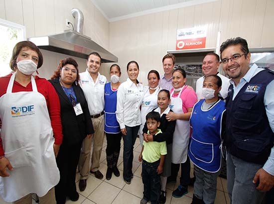 SEDIF y SMDIF entregan tres desayunadores escolares en San Francisco Totimehuacan