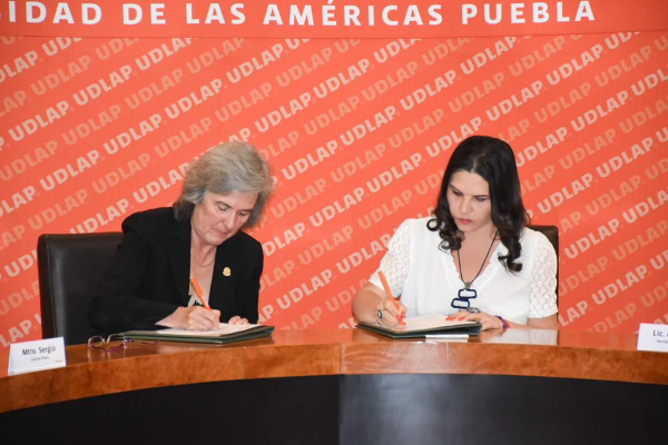 Gobierno de Texmelucan signa convenio de becas con la UDLAP