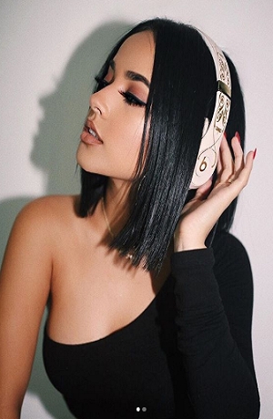 Becky G se presenta “al natural” en redes sociales