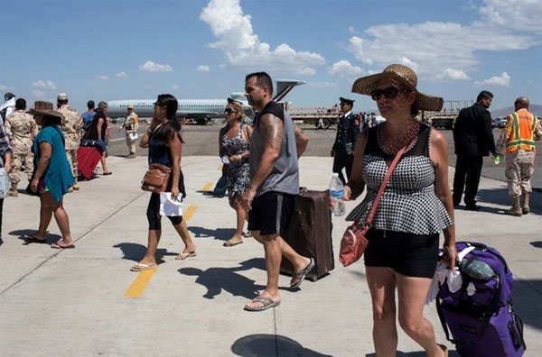 Inicia el traslado gratuito de turistas varados en Los Cabos