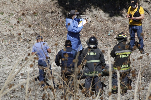FOTOS: Hallan cadáver en el río Ayotac, al sur de la ciudad de Puebla
