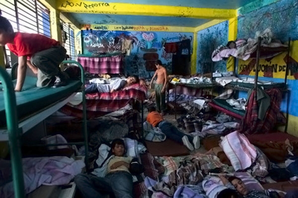 Trasladan a 116 niños de albergue de “Mamá Rosa” a tres entidades