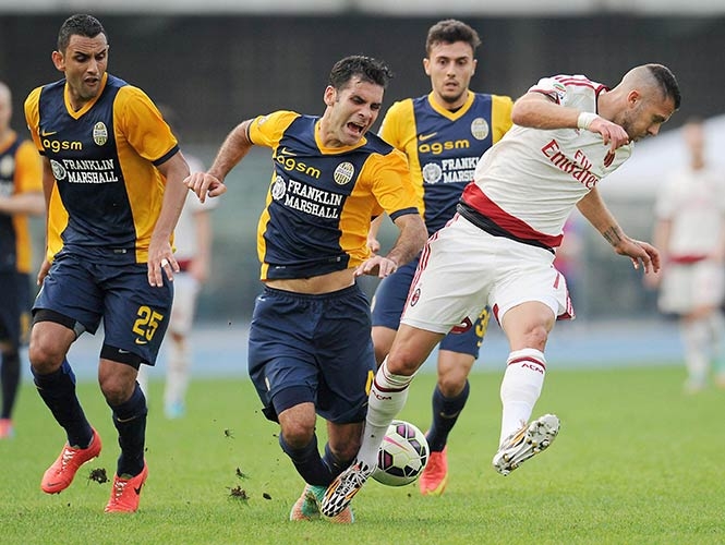 Rafael Márquez hizo autogol y fue expulsado en derrota del Hellas Verona