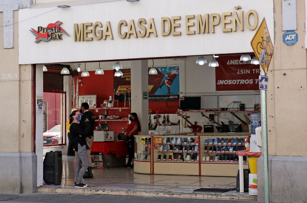 Pantallas y celulares, los objetos más empeñados en Puebla