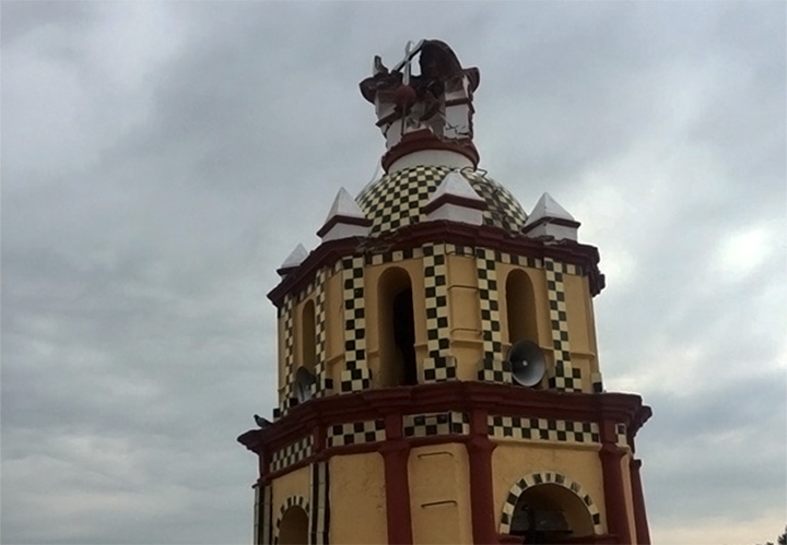 VIDEOS: Rayo daña torre de la parroquia de San Miguel en Huejotzingo