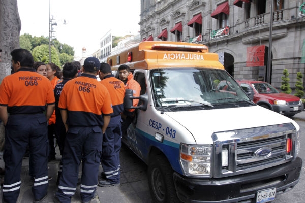 Paramédicos del 066 protestan por despido