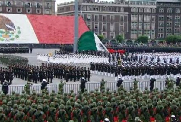 VIDEO: Caída de la bandera marca el Desfile Militar en DF