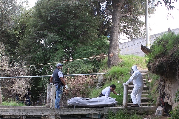 Hallan tres personas decapitadas en Barranca Honda
