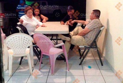 Alcaldesas de Michoacán exhibidas en fotos con La Tuta