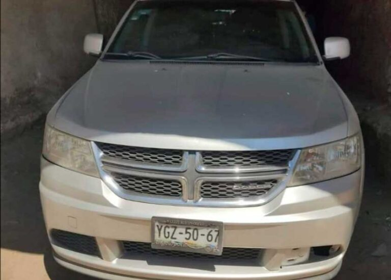 Hallan dos cadáveres en camioneta abandonada en Moyotzingo