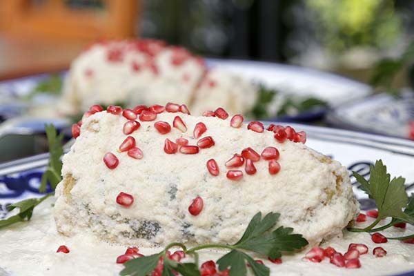 Temporada de chiles en nogada dará respiro a restauranteros