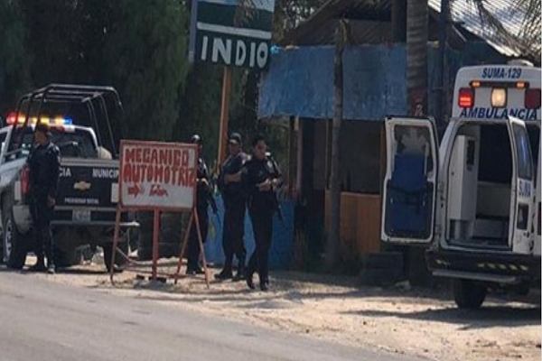 Matan a dos hombres tras balacera en marisquería de Tochtepec