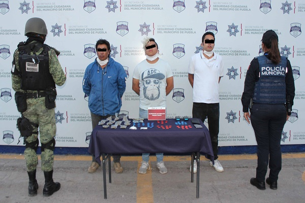 Cómplices de “El Croquis” son detenidos en Puebla con paquetes de droga y 70 mil pesos