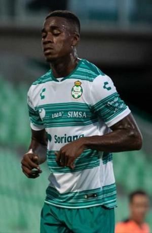 Jugador de Santos, víctima de racismo en juego ante San Luis