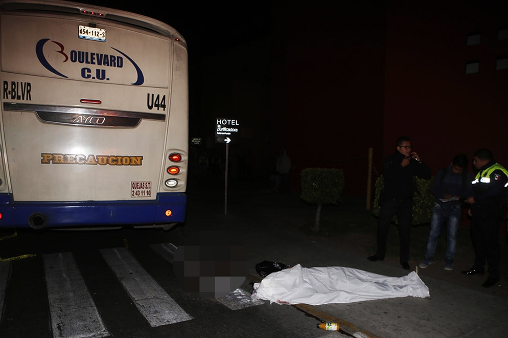 Avientan a joven de 21 años y muere atropellado en el bulevar 5 de Mayo
