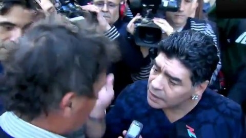 VIDEO: Maradona cacheteó a periodista