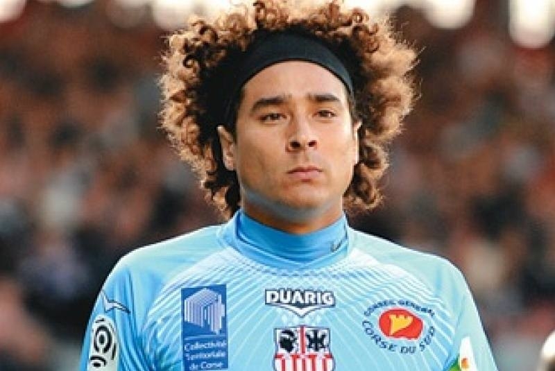 Memo Ochoa sería fichado por el Milan