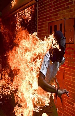Ronaldo Schemidt, ganador del premio World Press Photo