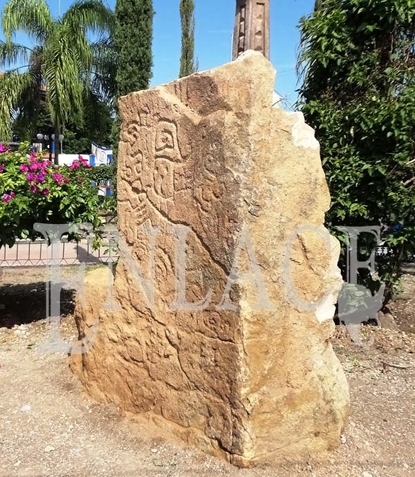 Hallan monolito popoloca de 400 años en Huehuetlán, Puebla