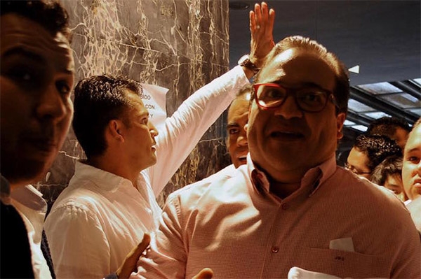 Escolta del gobernador de Veracruz agrede a fotoperiodista