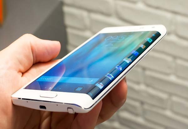 El Galaxy S6 Edge se dobla tan fácil como el iPhone 6 Plus