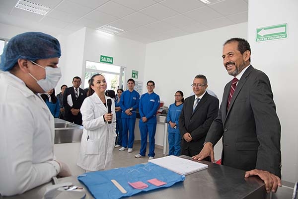 BUAP: Esparza Ortiz inaugura clínicas de endodoncia y rehabilitación en la Facultad de Estomatología