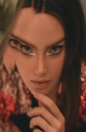 Belinda cautiva a sus fans en sensual vestuario