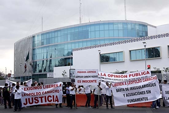 Karla López Albert: Con marcha, exigen liberación de implicado en homicidio