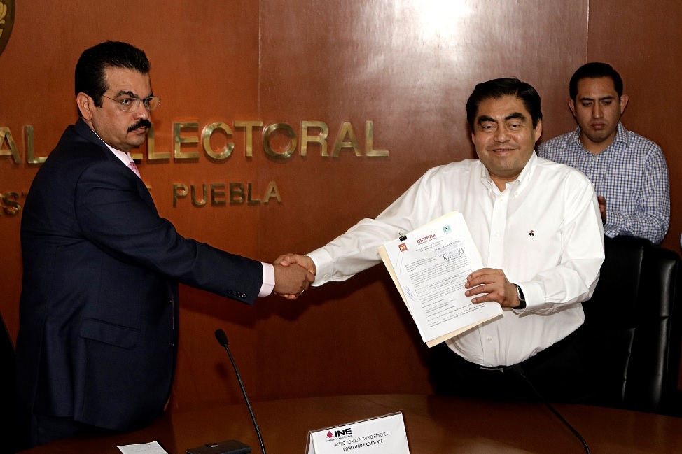 Barbosa va por campaña de reconciliación; se registra como candidato de Morena-PT-PVEM