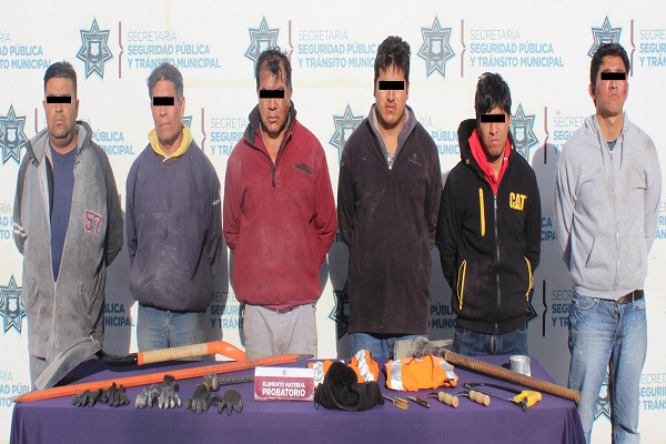 Cayó banda de ladrones de cable telefónico en Puebla