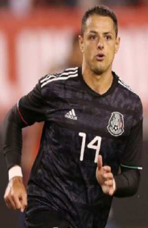 A Chicharito no le importa ser el “peor” futbolista mexicano; “yo soy competitivo”