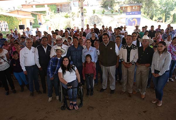 Dinorah López de Gali ayuda a abrir servicio de equinoterapia en DIF de Tetela de Ocampo