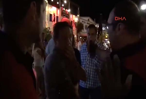 VIDEO: Guardaespaldas de hijo de Fidel Castro agrede a reportero