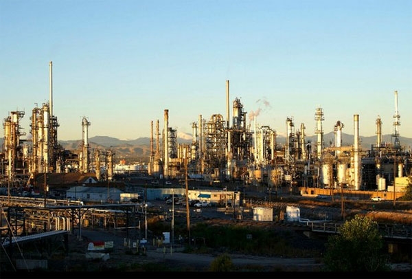 Precio del petróleo sufre su mayor desplome en dos años