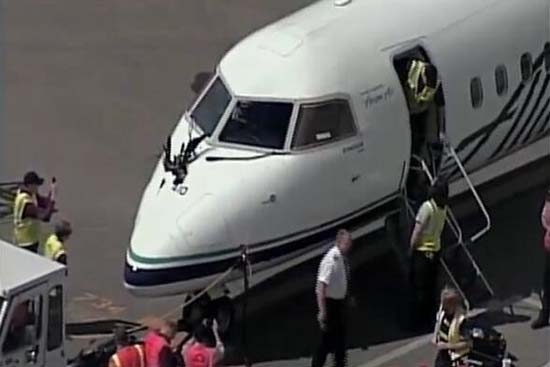 Aterriza de emergencia avión en Seattle tras impacto de ave