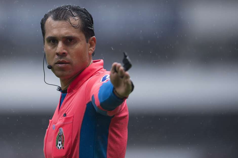 Erin Ramírez, ex árbitro mexicano, acusó que la Liga MX es un show montado