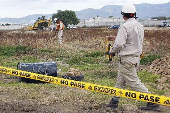 Pemex localizó 3 mil tomas clandestinas en 2013