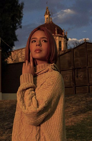 Ángela Aguilar encuesta a sus fans para elegir nuevo color de cabello